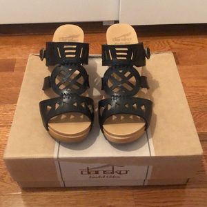 New Dansko Oralee black Sandals